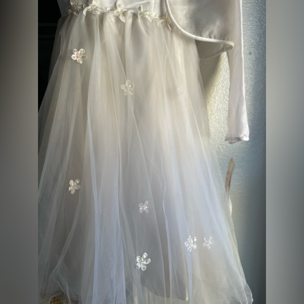 Beautiful first communion girl dress.